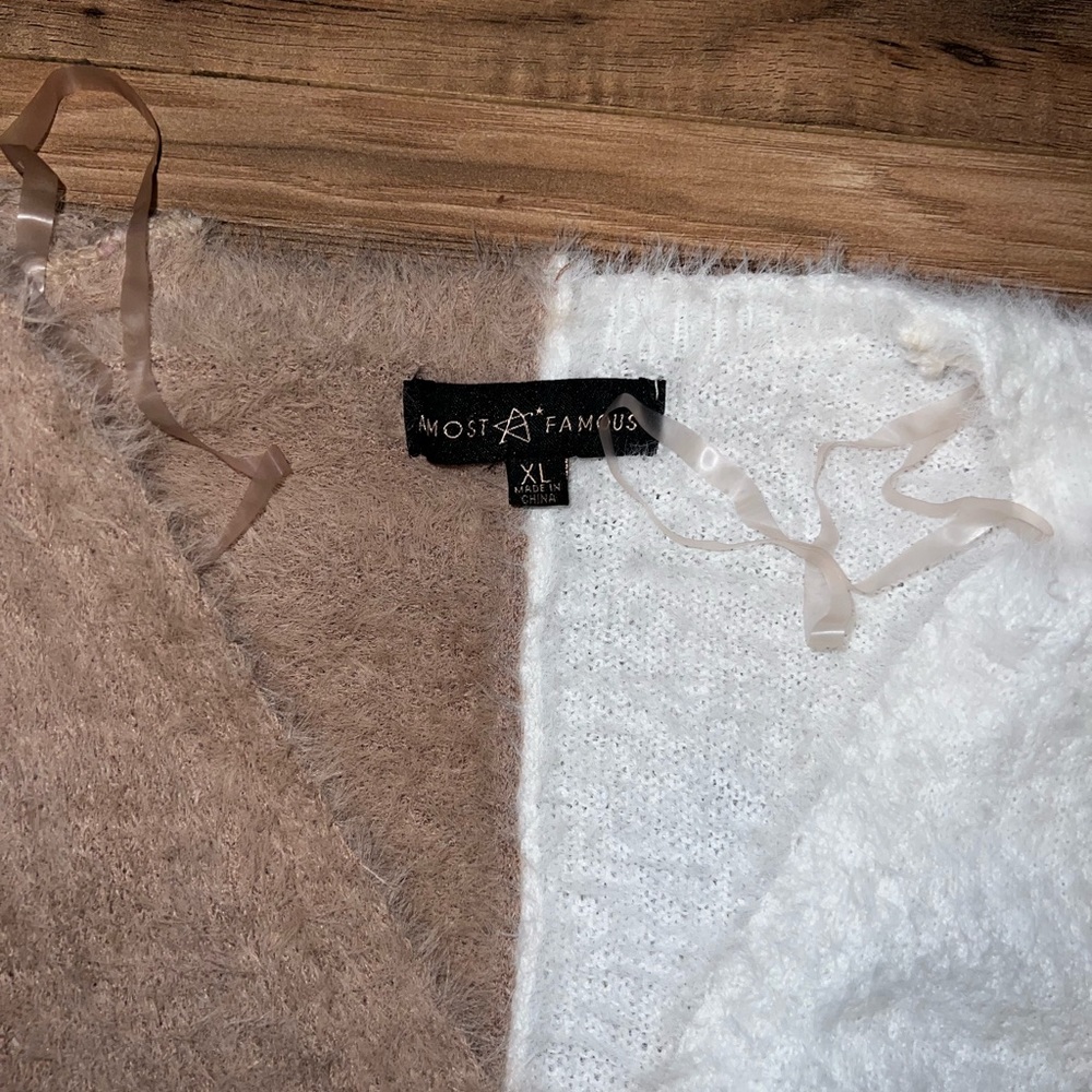 Two Tone Women’s Set - Picture 2 of 2